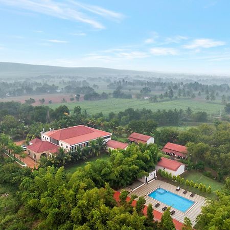Hotel Sterling Banashree Badami Exterior foto