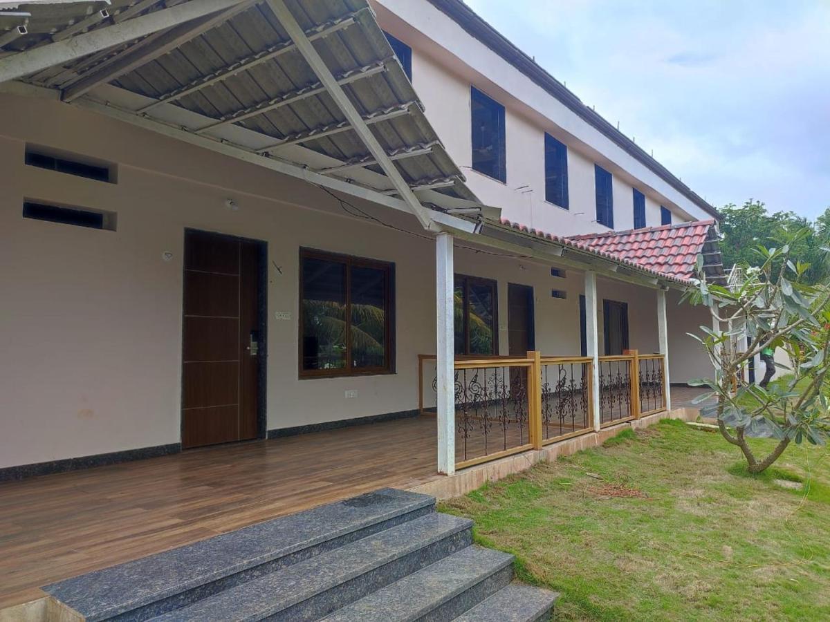 Hotel Sterling Banashree Badami Exterior foto