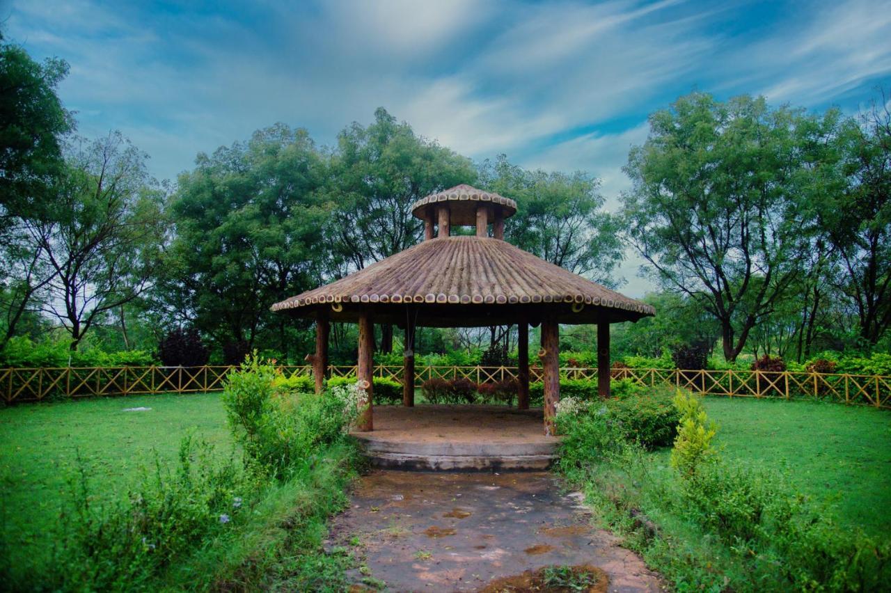 Hotel Sterling Banashree Badami Exterior foto