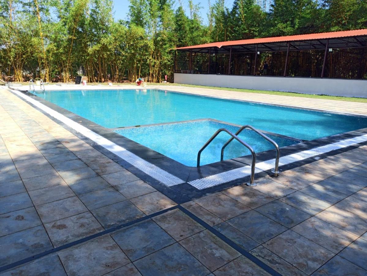 Hotel Sterling Banashree Badami Exterior foto