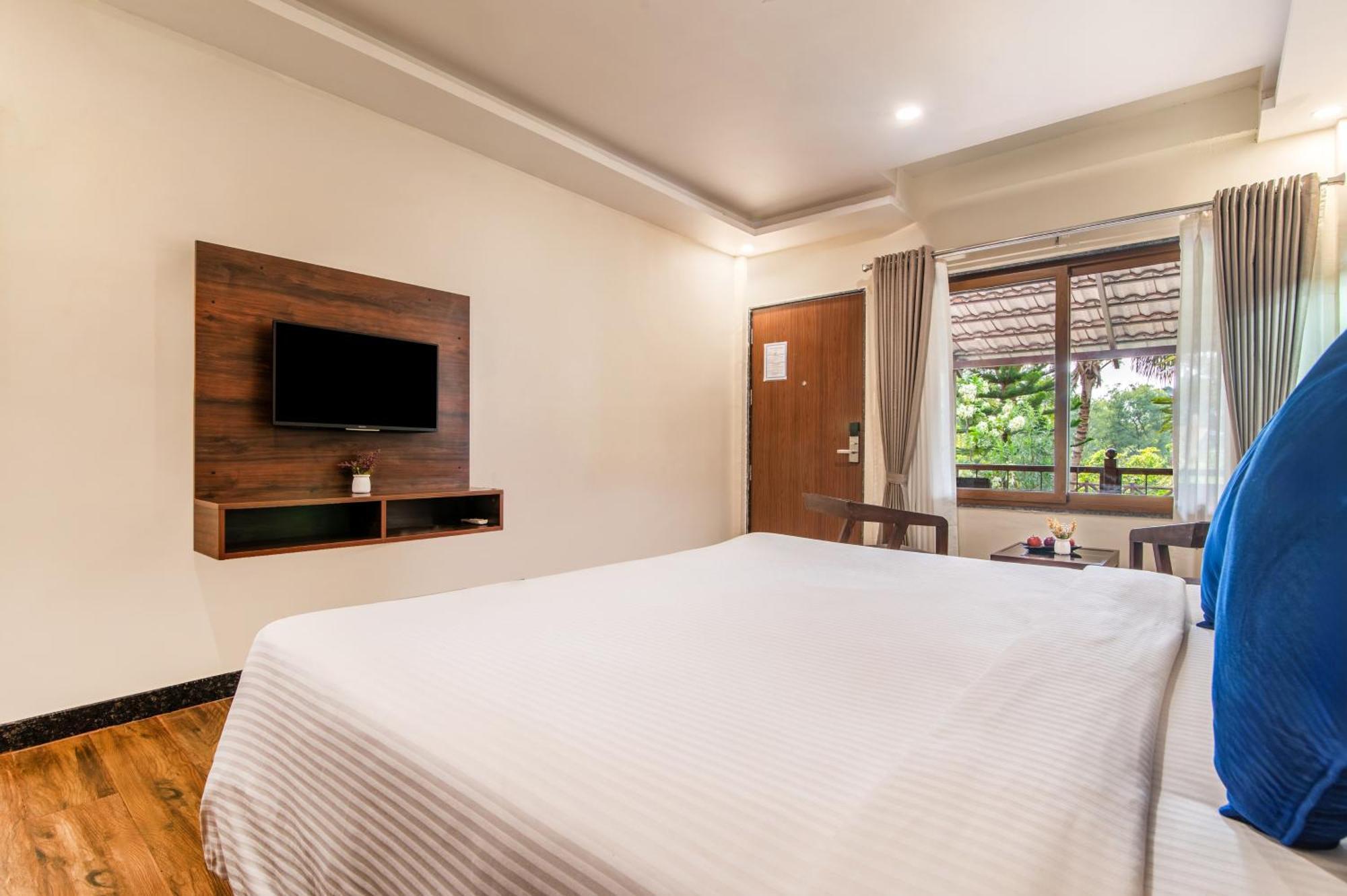 Hotel Sterling Banashree Badami Exterior foto