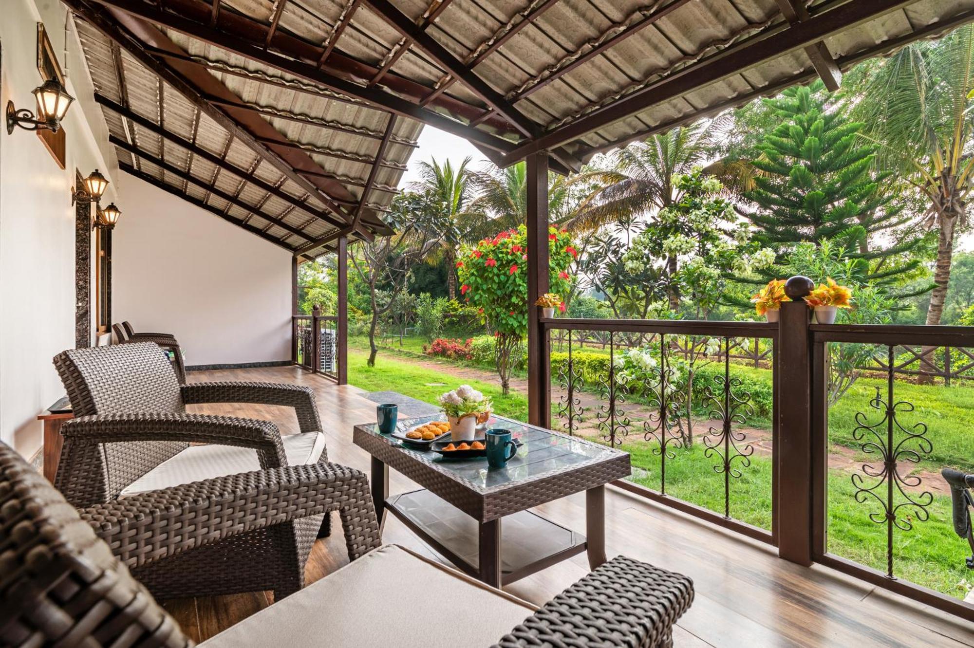 Hotel Sterling Banashree Badami Exterior foto