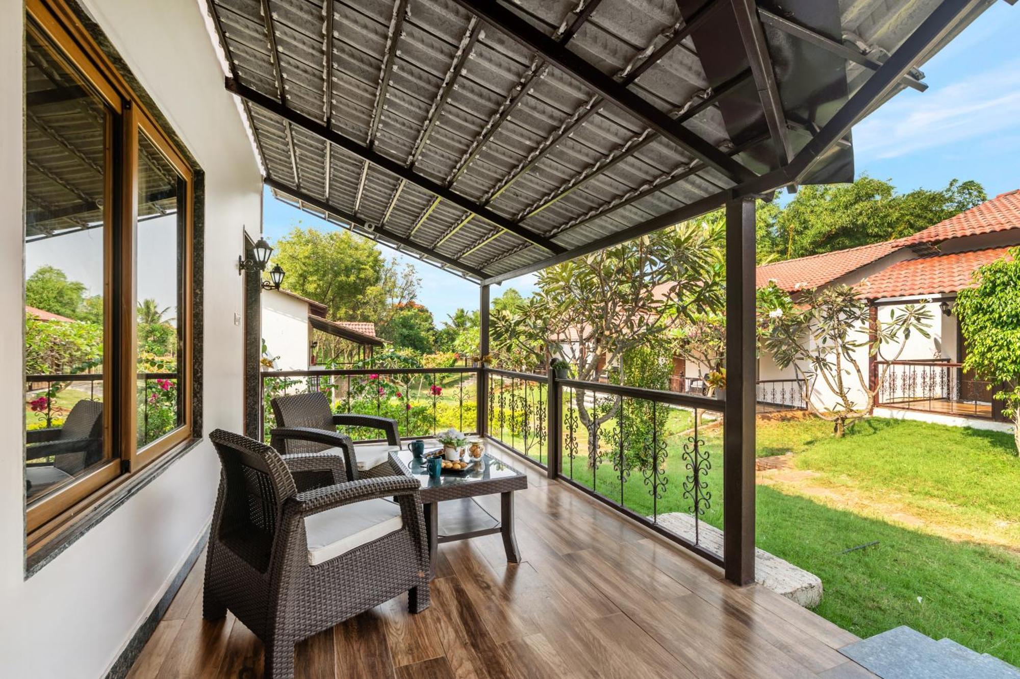 Hotel Sterling Banashree Badami Exterior foto