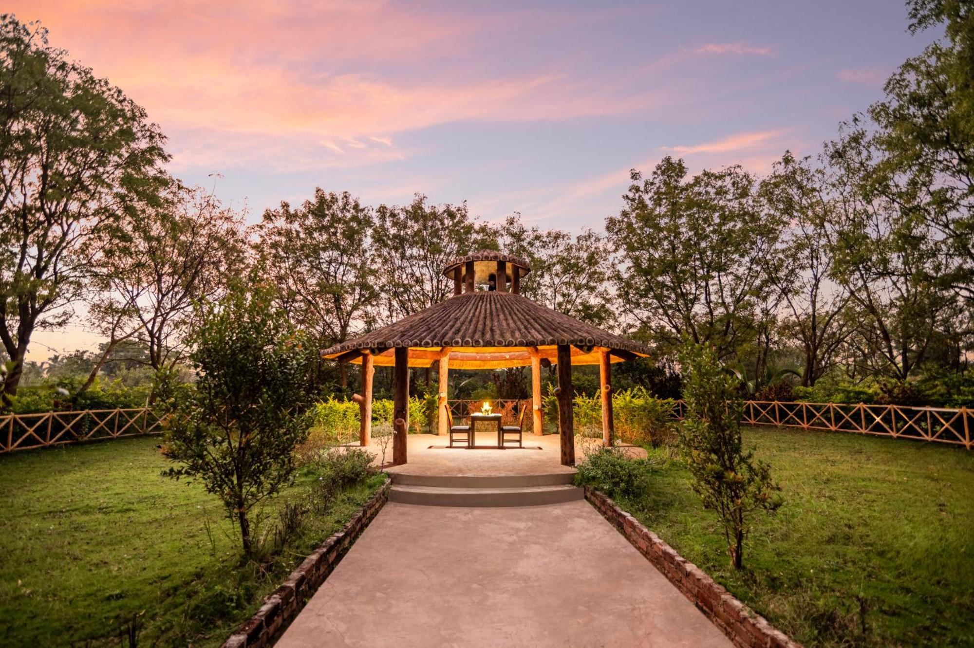 Hotel Sterling Banashree Badami Exterior foto