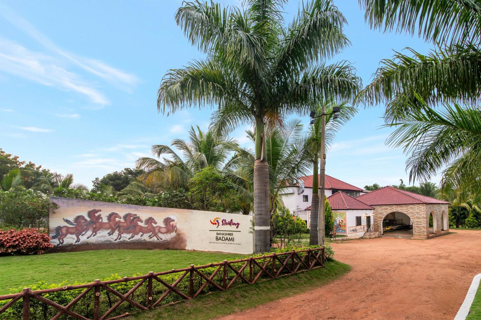 Hotel Sterling Banashree Badami Exterior foto